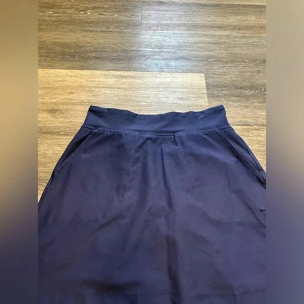 NIKE Women’s Navy Blue Golf Tennis Active Wear Skirt With Shorts Size Medium - Picture 3 of 9